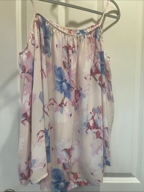 Vince Camuto Pink Floral cold shoulder blouse with Blue Accents